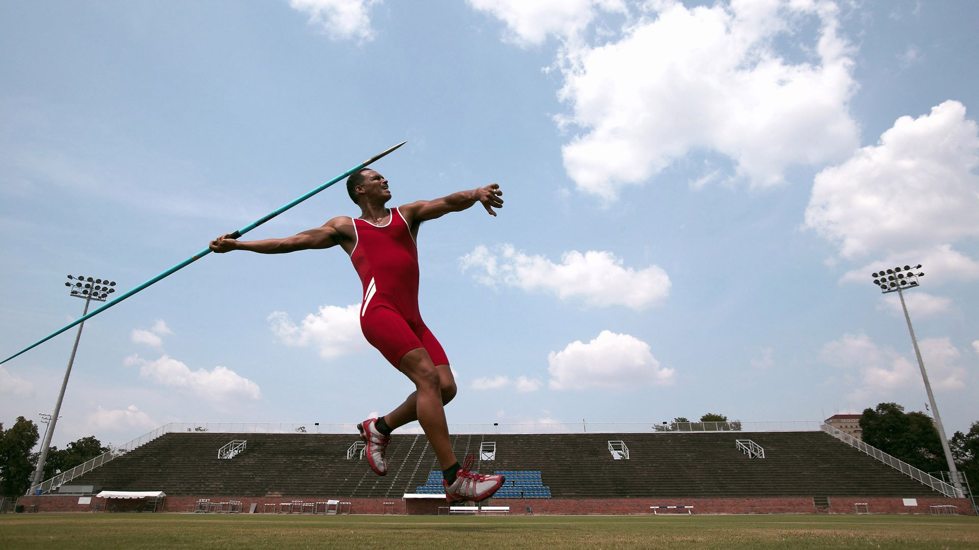 雷霆强势拿下辽宁队，伦纳德成为关键先生