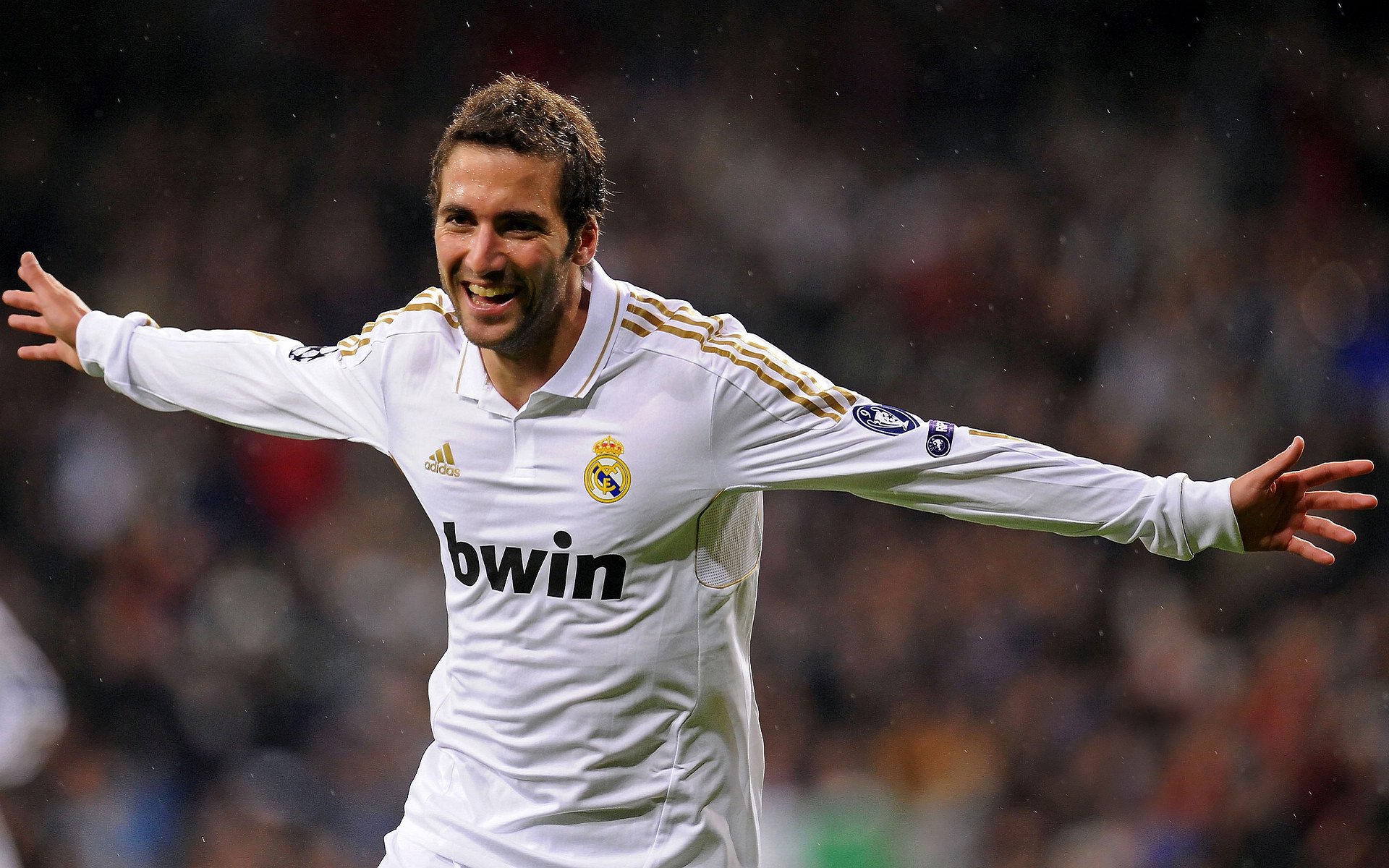 从阿克拉到圣西罗，当压制成为艺术，特奥在欧冠之巅完成终极接管