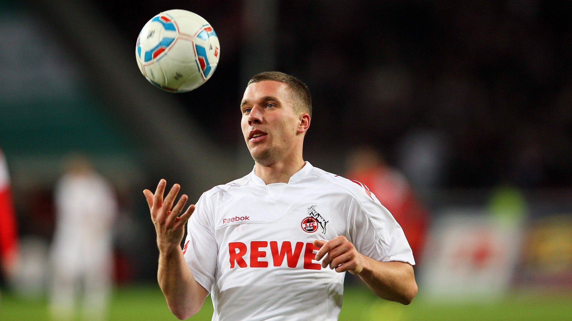 黄喜灿点燃赛场，伊朗节奏掌控丹麦—亚洲足球的战术觉醒